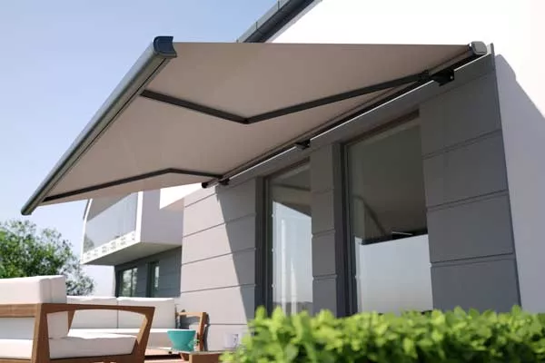 Remplacement de stores suite à des orages de grêle, Bayonne, Cousseau